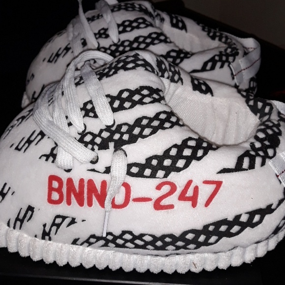 slippers look like sneakers